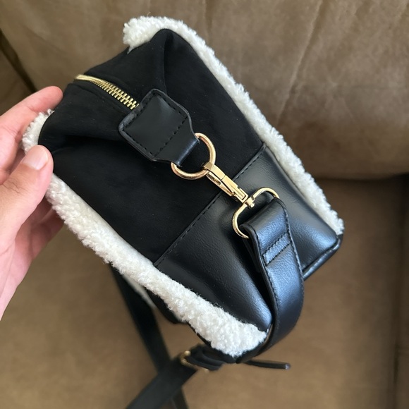 NWOT Bearpaw Black Faux Suede Sherpa Trim Satchel Crossbody Bag - Picture 3 of 7